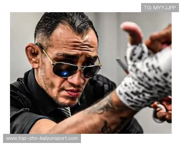 UFC选手赛中怒吼：我是王——燃爆赛场的那一刻